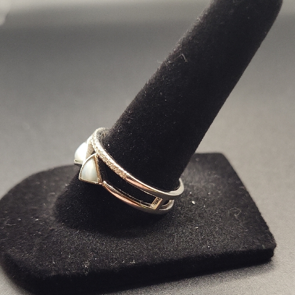Geometric Silver And White Triangular Ring - image 2